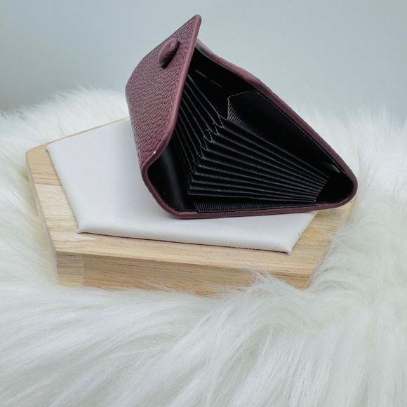 Women’s Minimalist Red Wine Card Wallet - Picture 3 of 8